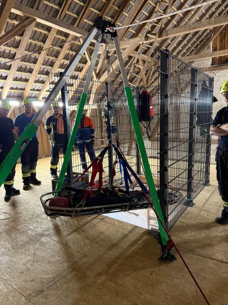 Bild "&Uuml;bungen:20250717_Uebung_Absturzsicherung.jpg"