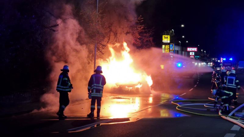 Bild "Einsatzberichte:20241115_Einsatz_PKW-Brand.jpg"